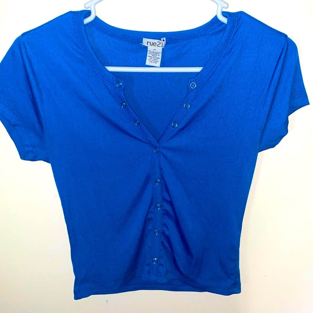 Rue21 blue crop top